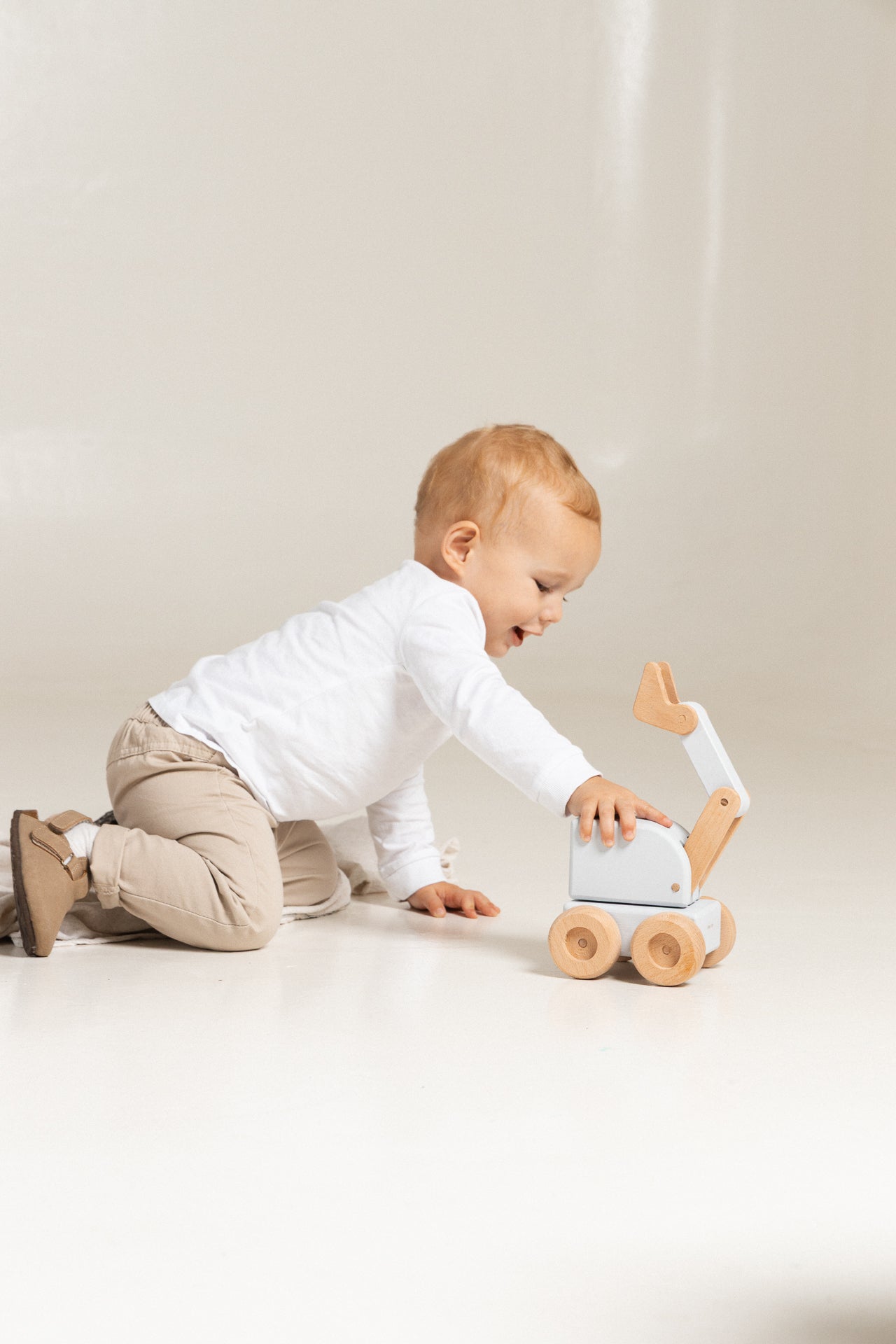 Little Digger Pull-Along – Handmade Wooden Excavator Toy